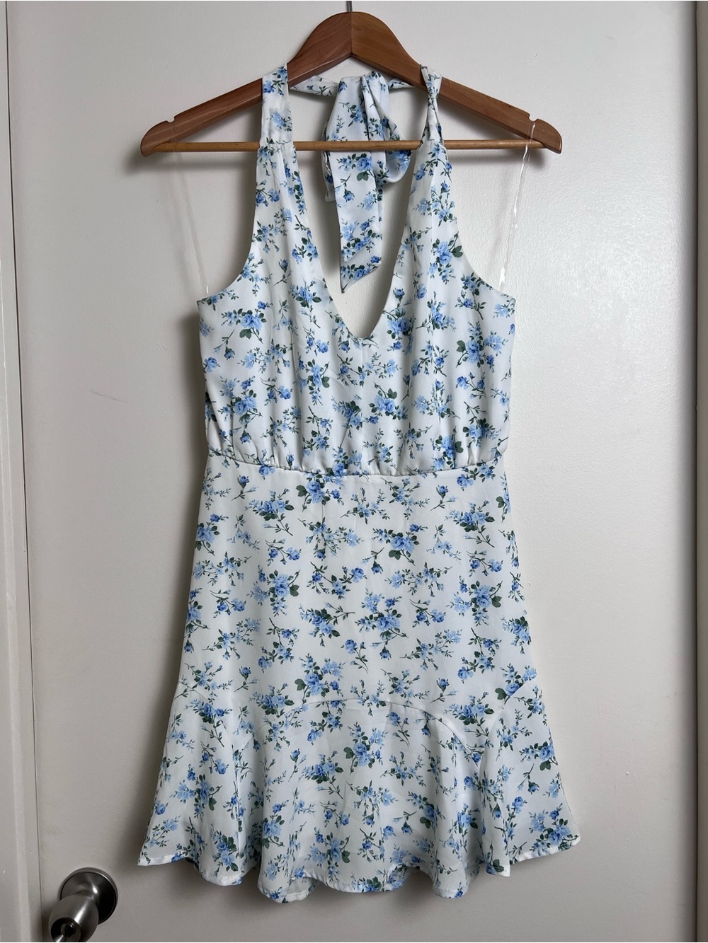 Alter'd State Blue Floral Halter Mini
Open Back Cottagecore Size S homecoming